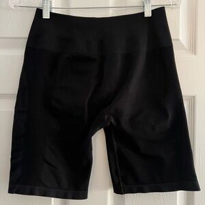 Black Alphalete Amplify Shorts 6.5”